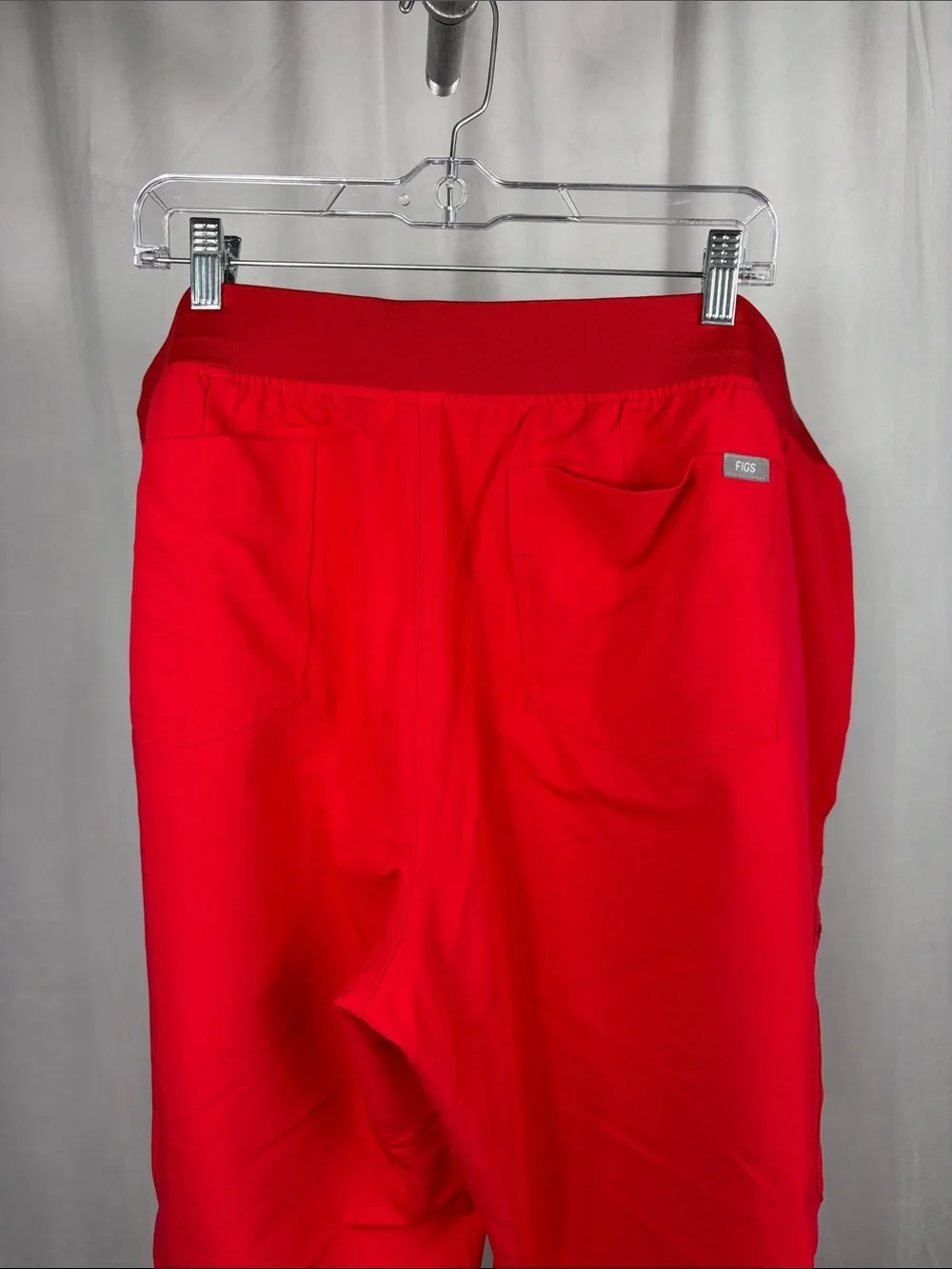 NWT Figs Zamora‎ 2.0 Jogger Scrub Pants in Pop Red.